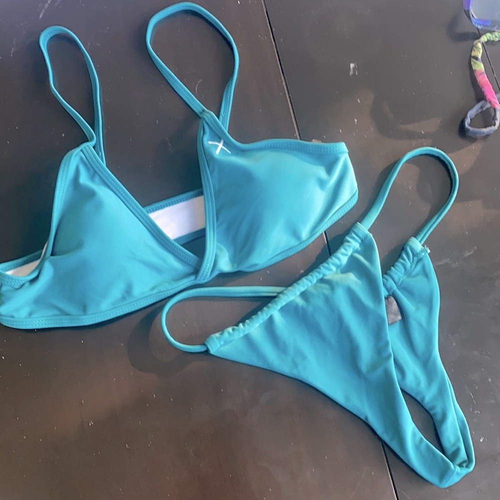 TEAL. X BOUTINELA LOS ANGELES